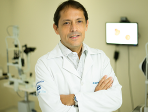 Médico: Dr. Edson Augusto Reis de Carvalho